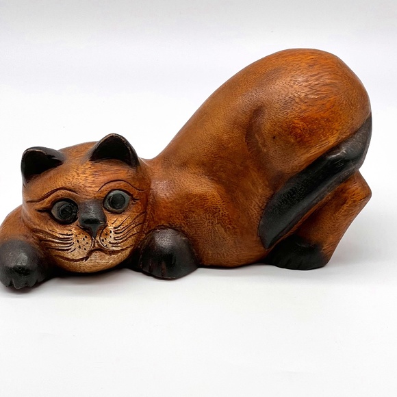 Vintage Brown Carved Wooden Crouched Cat Kitty Cat Lover Collectible Figurine - Picture 1 of 11
